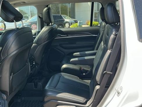 Used 2023 Jeep Grand Cherokee L Limited w/ Black Appearance Package AWD/4WD image 24