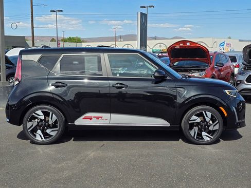 Used 2023 Kia Soul GT-Line w/ GT-Line Technology Package FWD image 6