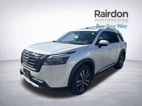 Used 2025 Nissan Pathfinder Platinum w/ Black Appearance Package AWD/4WD image 35