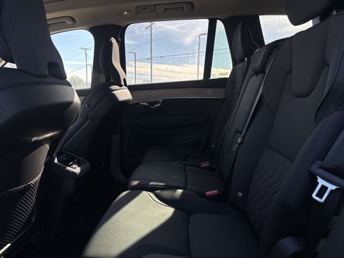 Used 2025 Volvo XC90 B6 Plus image 32