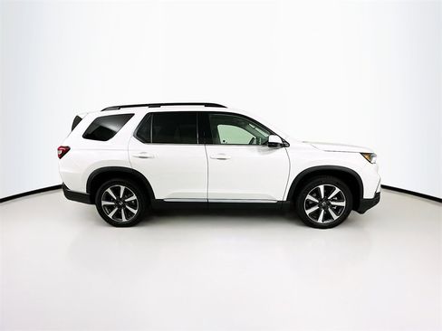 New 2025 Honda Pilot Touring image 7