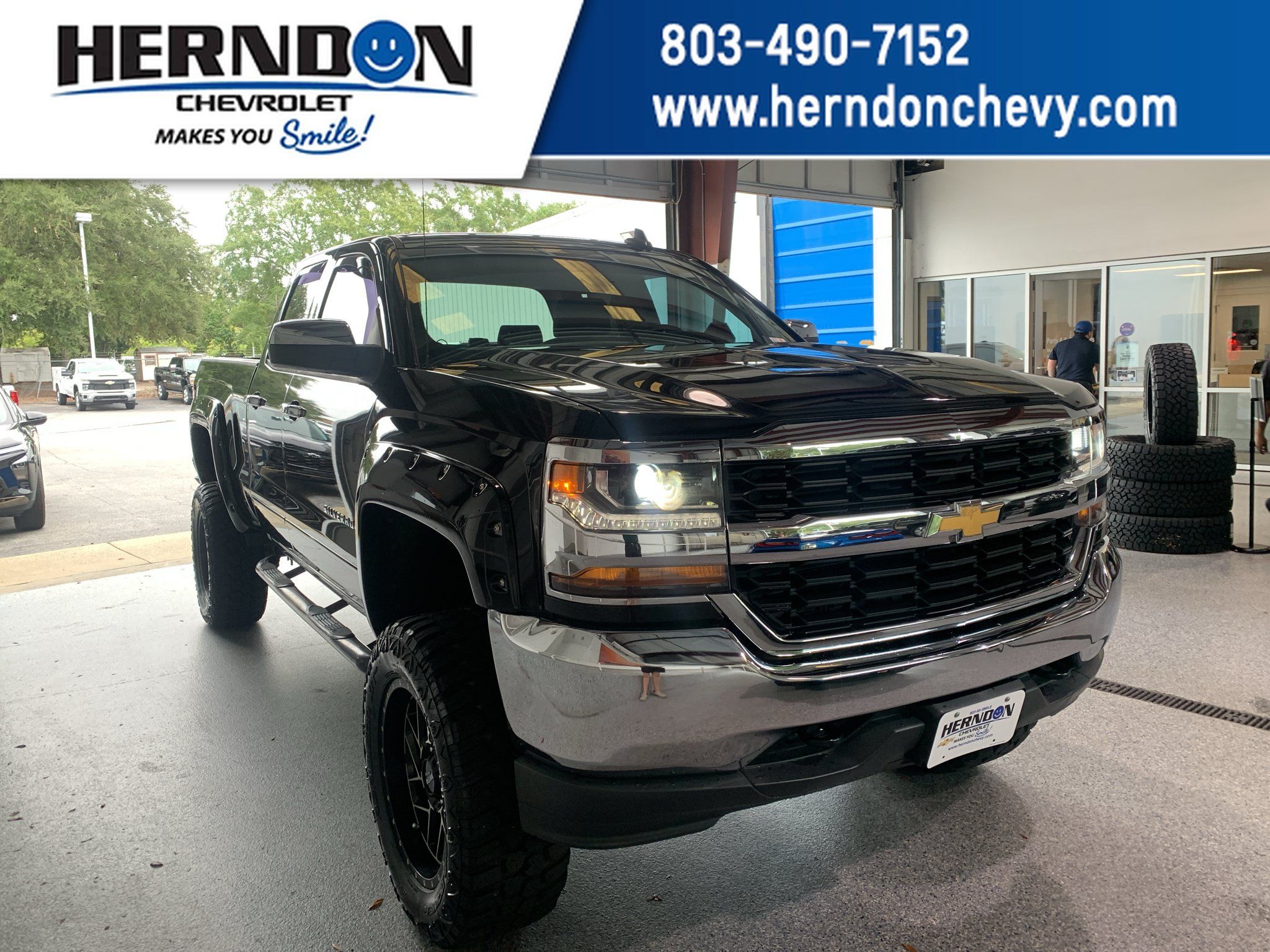 Used 2018 Chevrolet Silverado 1500 LT AWD/4WD image 1