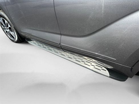 Used 2021 Toyota Highlander XLE image 18