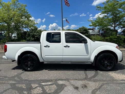 Used 2020 Nissan Frontier SV w/ Midnight Edition Floor Mats AWD/4WD image 13