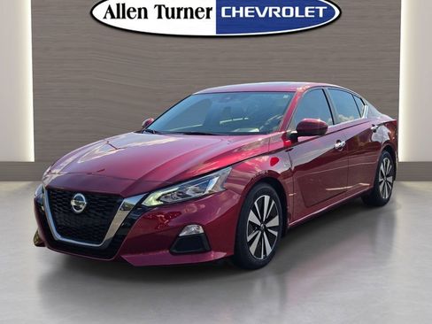 Used 2022 Nissan Altima 2.5 SV w/ SV Premium Package FWD image 3