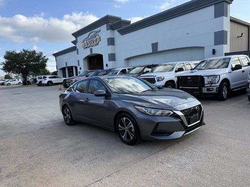 Used 2022 Nissan Sentra SV FWD image 2