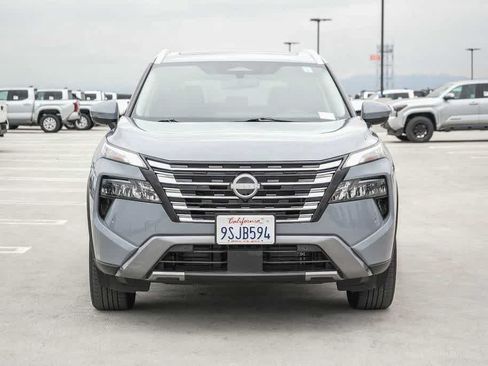 Used 2025 Nissan Rogue SL w/ Tech Package AWD/4WD image 6