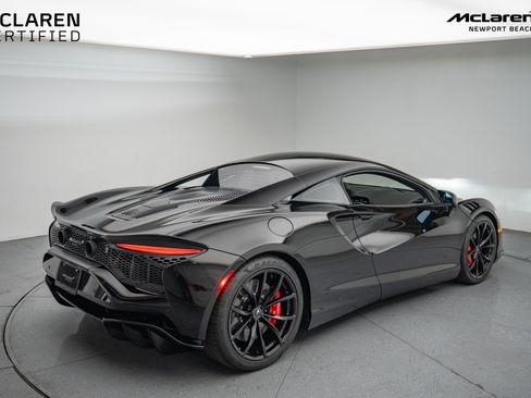 Used 2024 McLaren Artura image 20