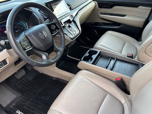 Certified 2023 Honda Odyssey Touring image 4