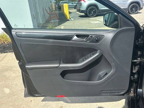 Used 2015 Volkswagen Jetta Sport FWD image 13