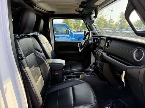 Used 2023 Jeep Wrangler Unlimited Sahara w/ Cold Weather Group AWD/4WD image 15