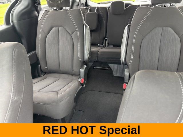 Used 2023 Chrysler Pacifica Touring FWD image 27