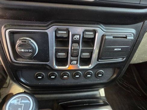 Used 2020 Jeep Gladiator Overland w/ Popular Equipment Package AWD/4WD image 39