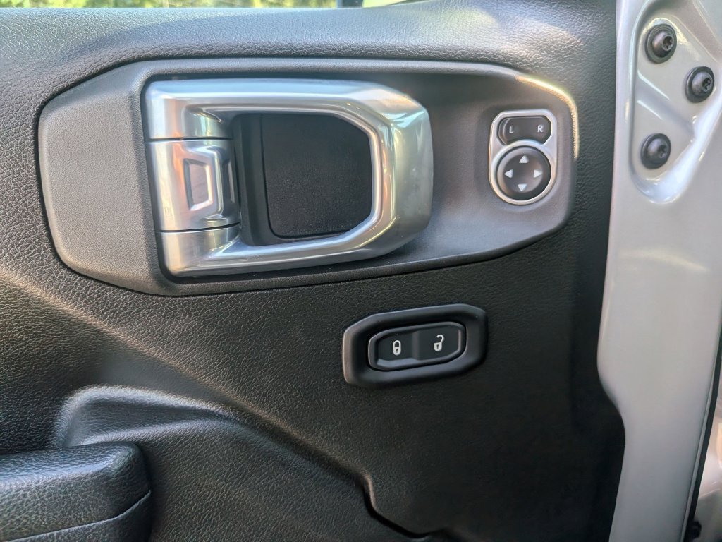 Used 2024 Jeep Wrangler Unlimited AWD/4WD image 15