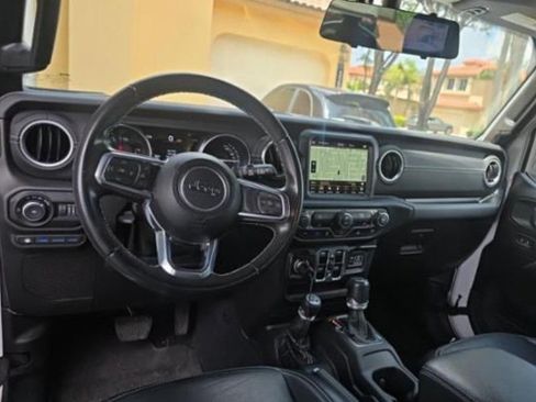 Used 2022 Jeep Wrangler Unlimited Sahara AWD/4WD image 4