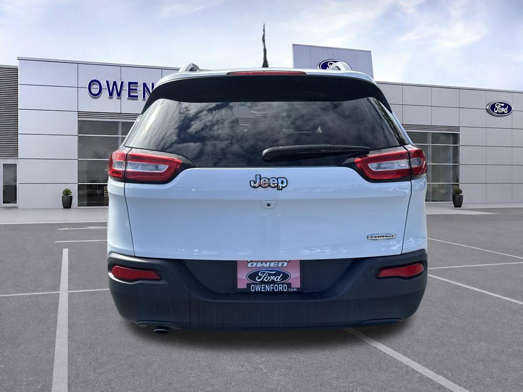 Used 2018 Jeep Cherokee Latitude w/ Cold Weather Group FWD image 4