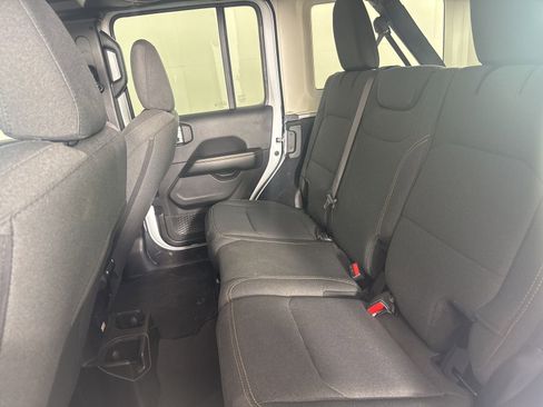 Used 2025 Jeep Wrangler Unlimited Sahara AWD/4WD image 12
