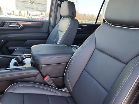 New 2026 GMC Yukon XL Elevation image 13