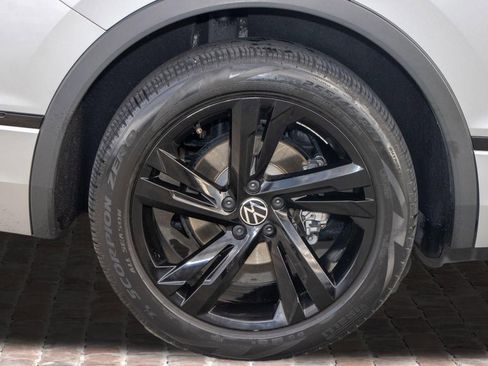 Used 2024 Volkswagen Tiguan SE R-Line image 36
