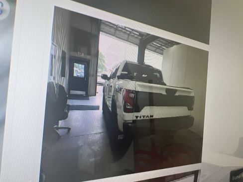 Used 2023 Nissan Titan PRO-4X w/ Pro-4x Convenience Package AWD/4WD image 5