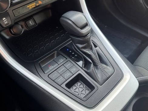 Used 2021 Toyota RAV4 LE image 24