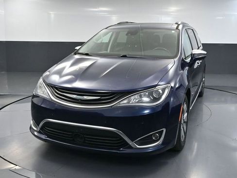 Used 2018 Chrysler Pacifica Limited w/ Advanced Safetytec Group FWD image 12