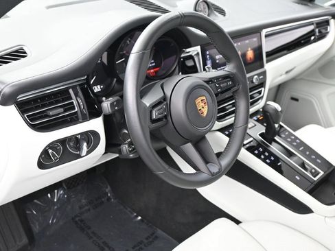 Certified 2024 Porsche Macan AWD/4WD image 5
