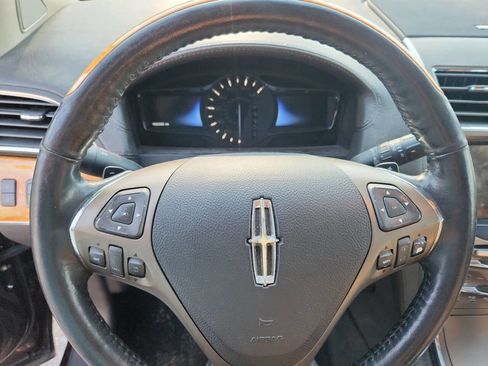 Used 2013 Lincoln MKX AWD image 13