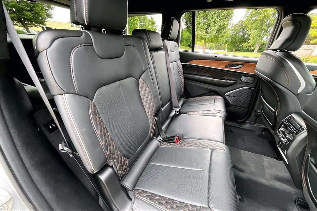 Used 2023 Jeep Grand Cherokee L Summit AWD/4WD image 30