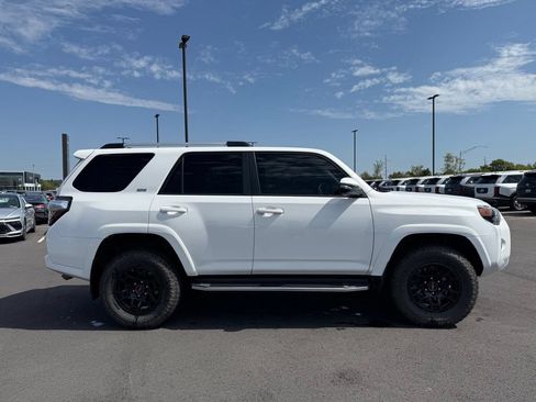 Used 2020 Toyota 4Runner SR5 Premium AWD/4WD image 4