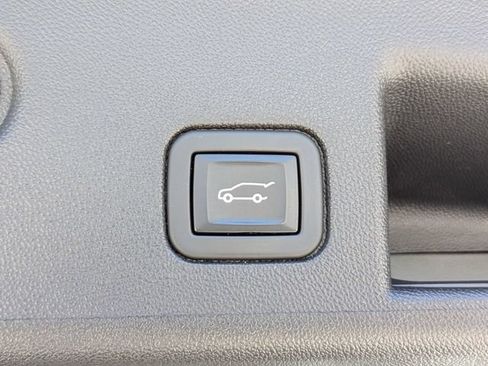 Used 2023 Chevrolet Equinox RS FWD image 14