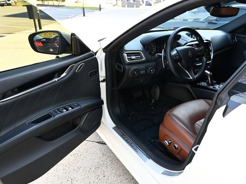 Used 2022 Maserati Ghibli Modena Q4 AWD/4WD image 15