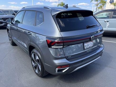 Used 2025 Volkswagen Taos SE AWD/4WD image 8