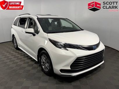 Used 2025 Toyota Sienna LE
