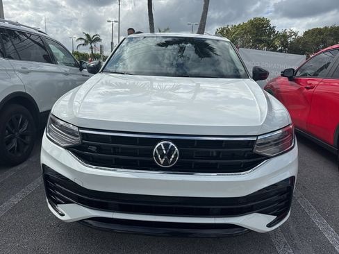 Used 2022 Volkswagen Tiguan SE R-Line image 2