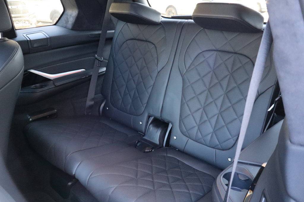 Used 2023 BMW X7 xDrive40i w/ M Sport Package AWD/4WD image 12