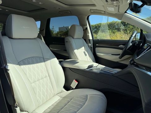 Used 2023 Buick Enclave Avenir w/ Avenir Technology Package image 28