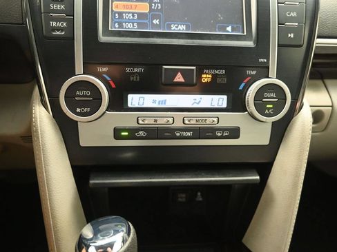 Used 2013 Toyota Camry XLE FWD image 16