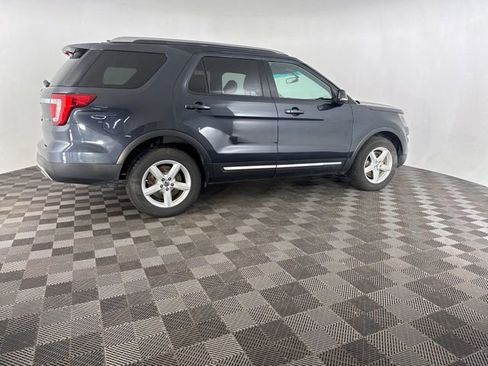 Used 2017 Ford Explorer XLT w/ Equipment Group 202A image 8
