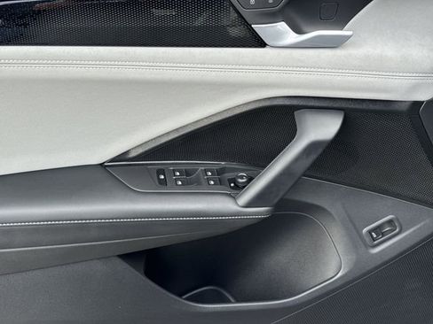 Certified 2025 Volkswagen Tiguan SE AWD/4WD image 23