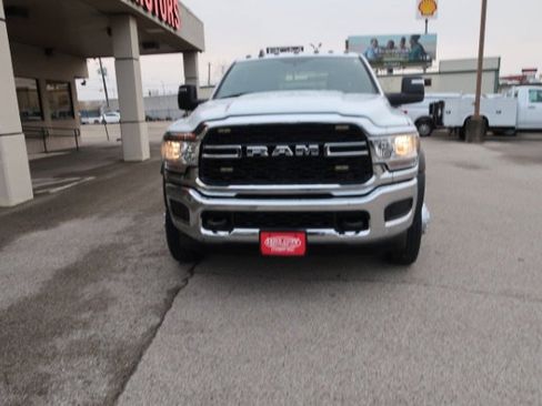 Used 2024 RAM 5500 Tradesman w/ Chrome Appearance Group image 2