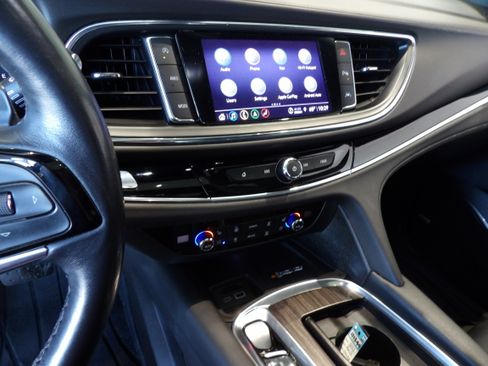 Used 2022 Buick Enclave Avenir w/ Avenir Technology Package AWD/4WD image 13