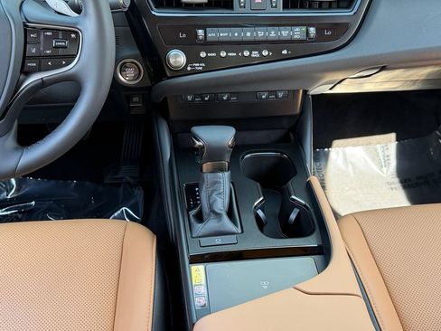 Certified 2024 Lexus ES 350 w/ Premium Package FWD image 13