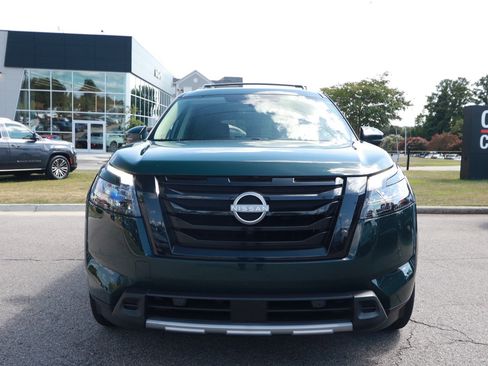 Used 2025 Nissan Pathfinder SL w/ SL Premium Package FWD image 8