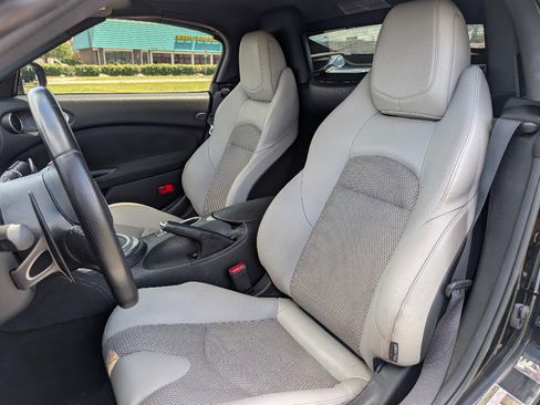 Used 2018 Nissan 370Z Touring RWD image 12