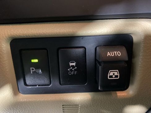 Used 2018 Toyota Sequoia Limited w/ Safety & Convenience Package AWD/4WD image 21