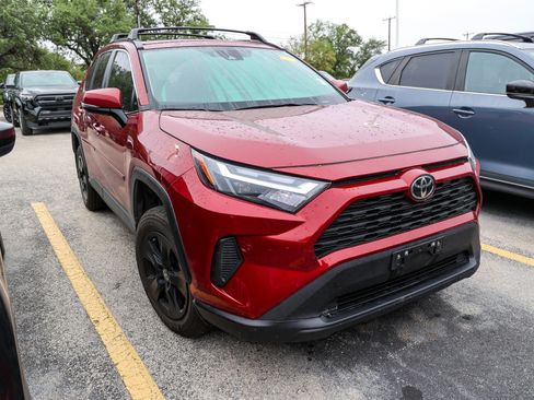 Used 2024 Toyota RAV4 XLE w/ Convenience Package FWD image 4