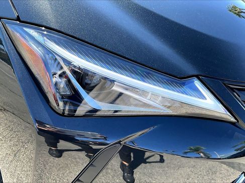 Used 2022 Lexus UX 200 w/ Accessory Package (Z1) FWD image 26