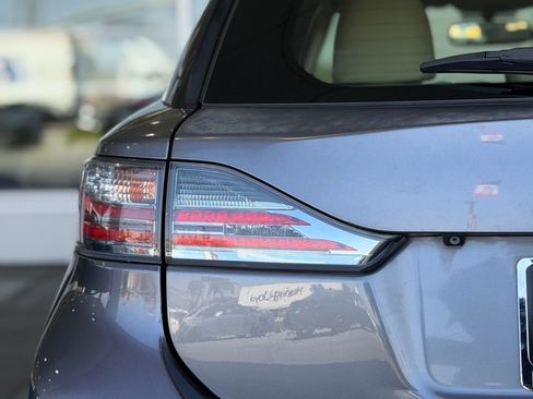 Used 2013 Lexus CT 200h w/ Premium Pkg w/Navigation FWD image 11