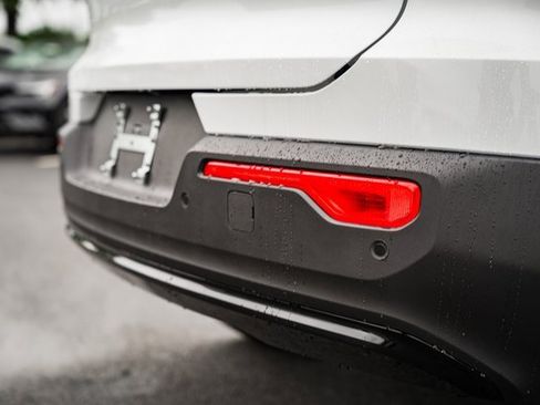 Certified 2025 Volvo XC40 B5 Ultra w/ Climate Package image 8